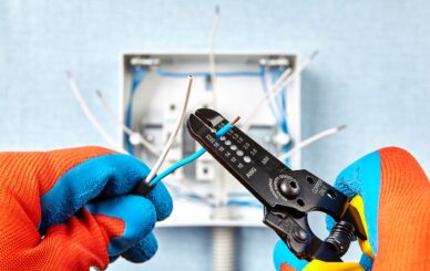 The,Use,Of,The,Stripper,Cutter,Tool,To,Strip,The